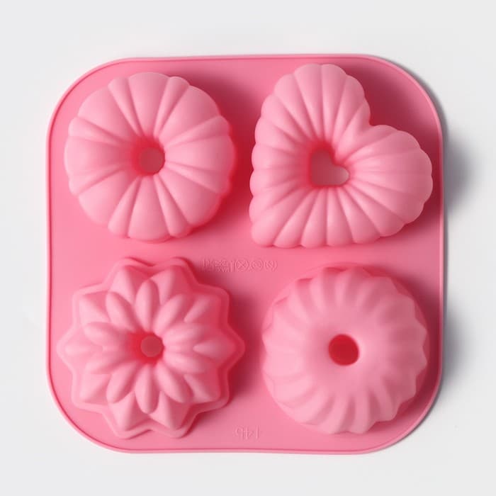 Форма для выпечки Доляна «Немецкий кекс», силикон, 17×17 см, 4 ячейки, розовая