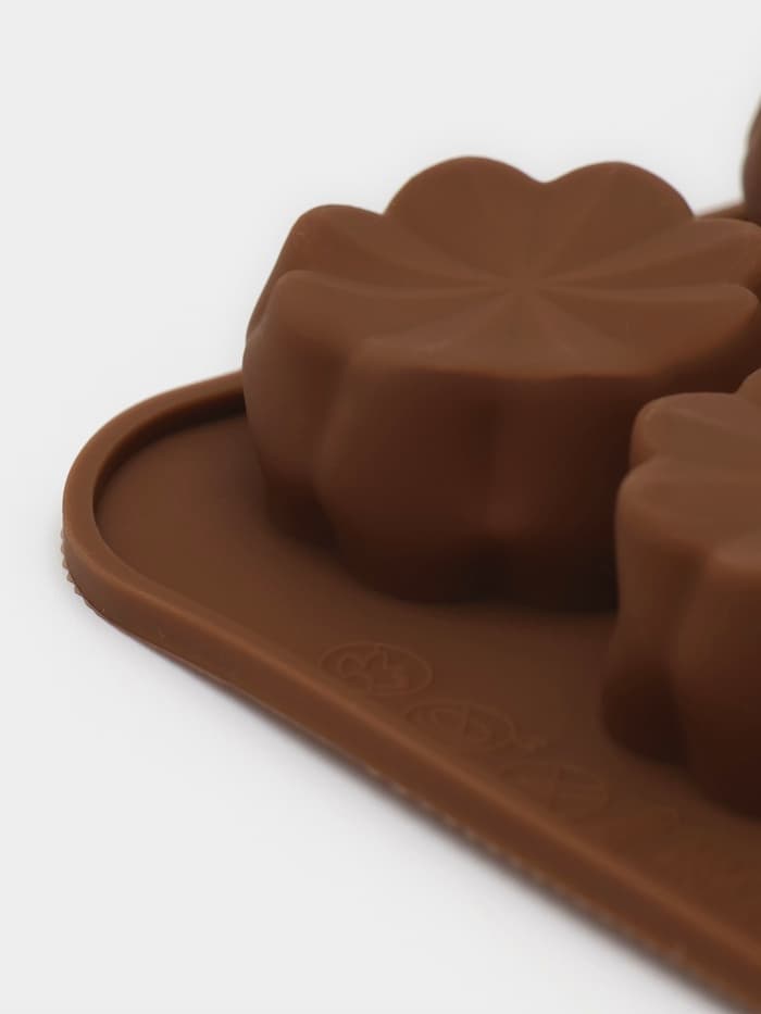 Форма для конфет и шоколада Доляна «Цветочки», силикон, 21×10×2 см, 15 ячеек, МИКС