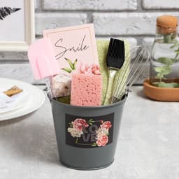 Набор подарочный Love: ведро, полотенце 35×60, лопатка, кисть, венчик, губка