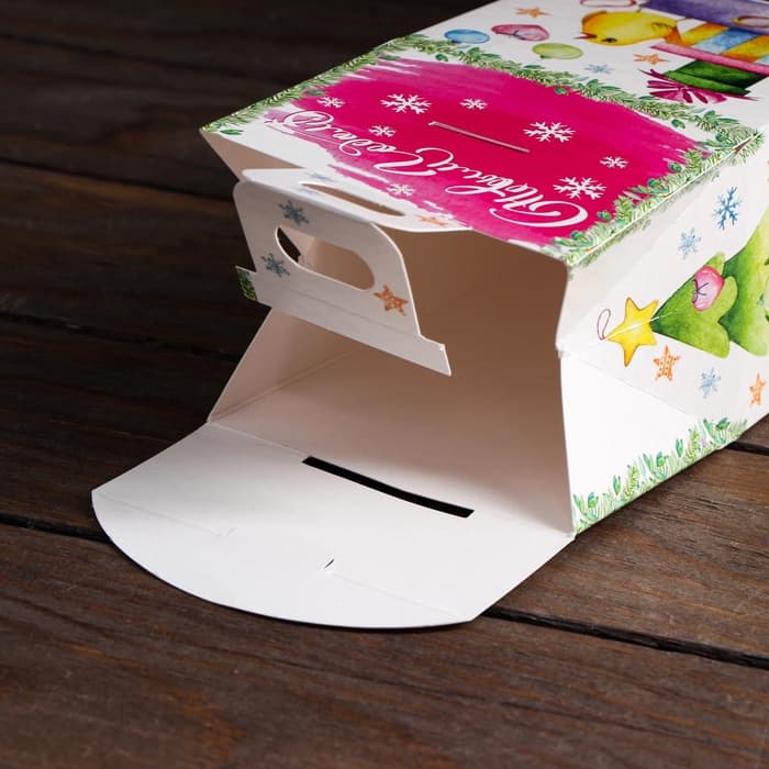 Подарочная новогодняя коробка «Домик зверят», 9.1×7×15.7 см