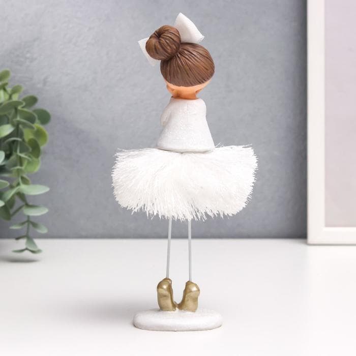 Фигурка полистоун «Малышка с большим бантом и юбкой-кисточкой», 17.6×4.8×5 см