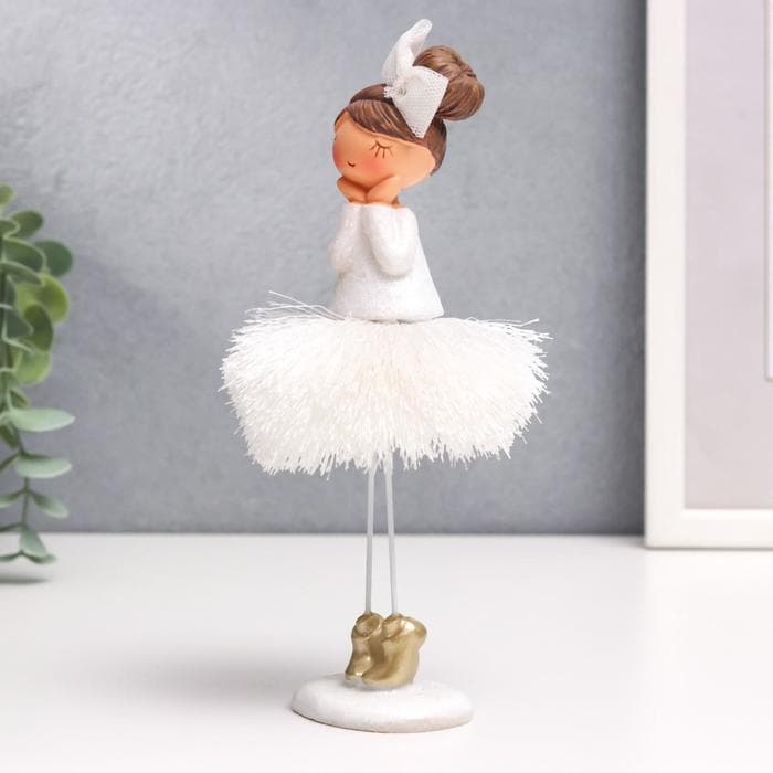 Фигурка полистоун «Малышка с большим бантом и юбкой-кисточкой», 17.6×4.8×5 см