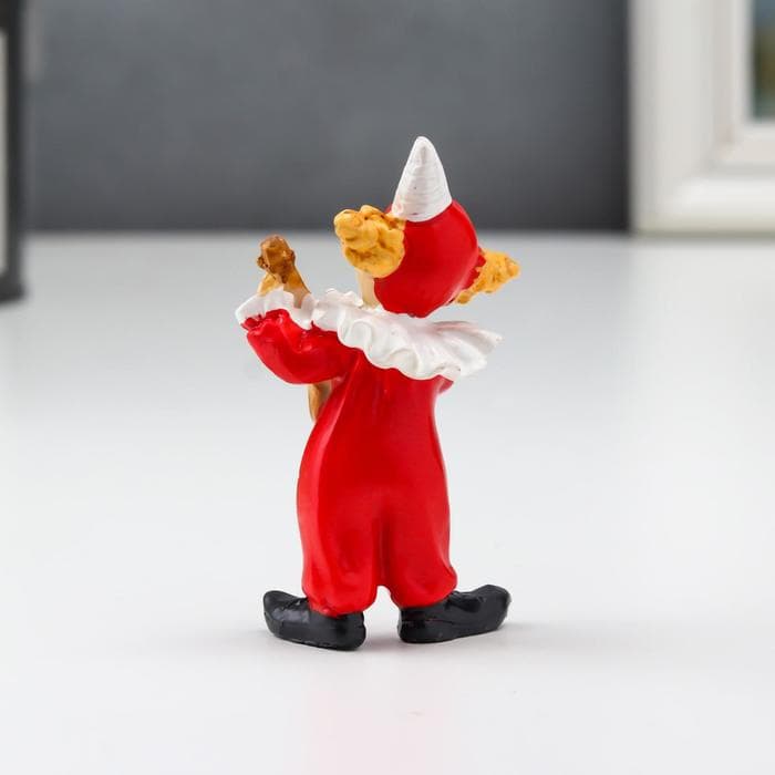 Фигурка полистоун «Клоун с гитарой», красный, 7×3×4.3 см