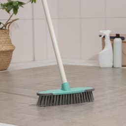 Щётка для подметания пола с силиконовыми отбойниками Доляна, окрашенный металлический черенок, 27×6×126 см, МИКС