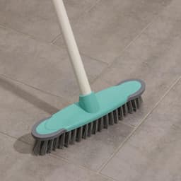 Щётка для подметания пола с силиконовыми отбойниками Доляна, окрашенный металлический черенок, 27×6×126 см, МИКС