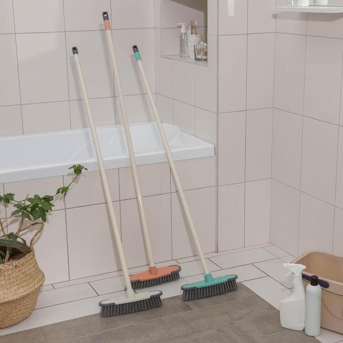 Щётка для подметания пола с силиконовыми отбойниками Доляна, окрашенный металлический черенок, 27×6×126 см, МИКС