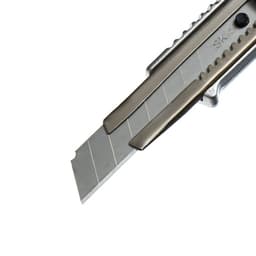 Нож канцелярский, 18 мм, металл с металлическим направляющим фиксатором, на блистере