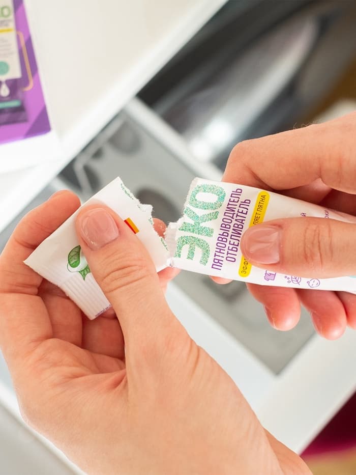 Пятновыводитель-отбеливатель Synergetic, порошок, гипоаллергенный, биоразлагаемый 4 стика