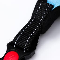 Шлейка К7, размер М, ОГ 52-66 см, вес 9.5-17.5 кг, мягкая, светоотражающая, голубая