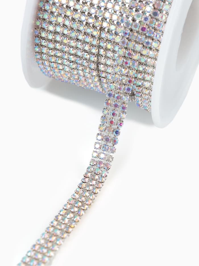 Цепь со стразами, с голографией, 3 ряда, металл, стекло, 6 мм, 4.5±0.2 м, цвет серебряный