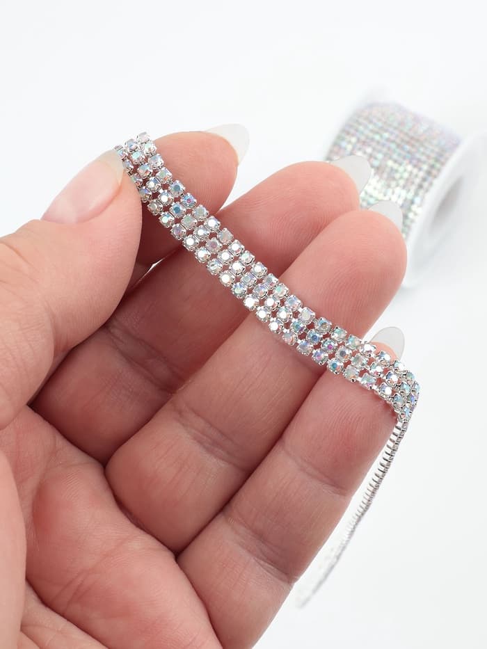 Цепь со стразами, с голографией, 3 ряда, металл, стекло, 6 мм, 4.5±0.2 м, цвет серебряный