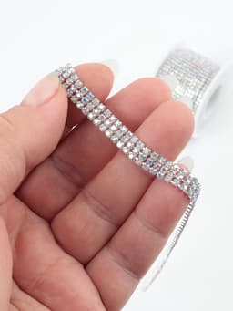 Цепь со стразами, с голографией, 3 ряда, металл, стекло, 6 мм, 4.5±0.2 м, цвет серебряный