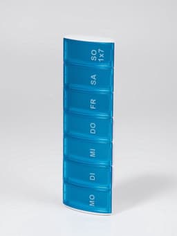 Таблетница «Неделька», немецкие буквы, 7 секций, 13.5×5×1.8 см, синяя, белая