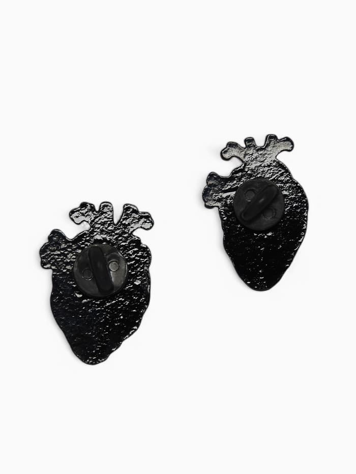 Значки-неразлучники «Сердца», 2 шт. 3×2 см, белый, голубые в чёрном металле