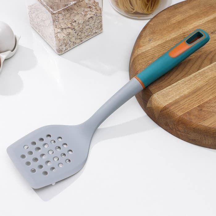 Лопатка с прорезями Magistro Coral, 33.7 см