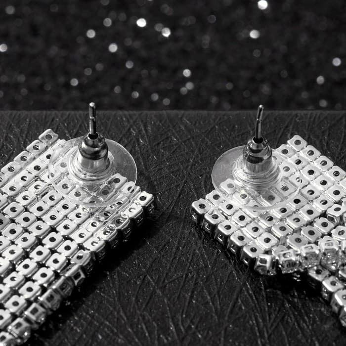 Серьги висячие со стразами «Водопад», квадрат, белые в серебре, 9.5 см