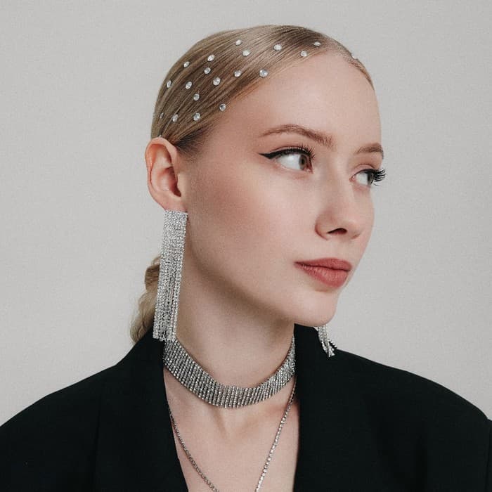 Серьги висячие со стразами «Водопад», квадрат, белые в серебре, 9.5 см