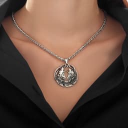 Кулон-оберег «Волки», воют на луну, цвет чернёное серебро, 59 см