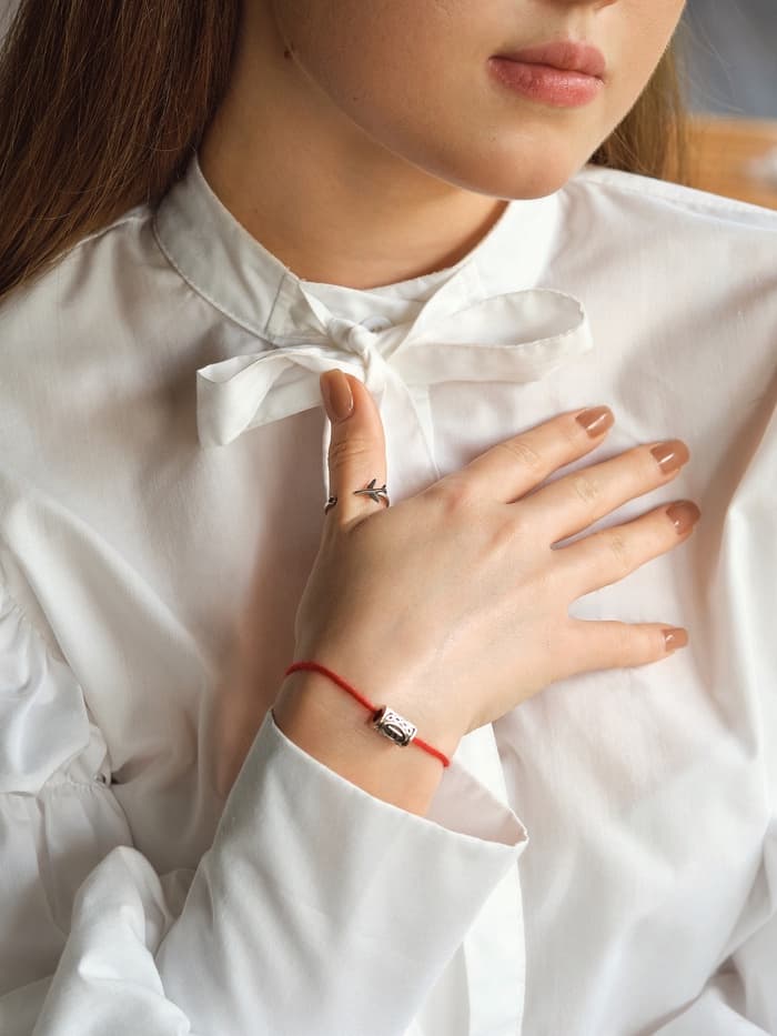 Браслет-амулет на нити «Красная нить. Руна деньги», L=30 см, красный с чернёным серебром