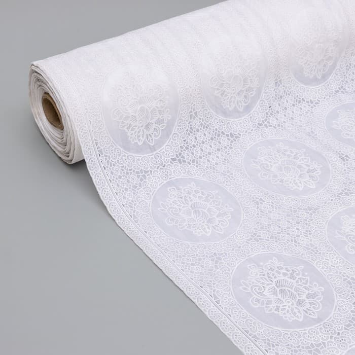 Клеёнка на стол «Роуз», ажурная, ширина 137 см, рулон 20 метров, толщина 0.2 мм, цвет белый