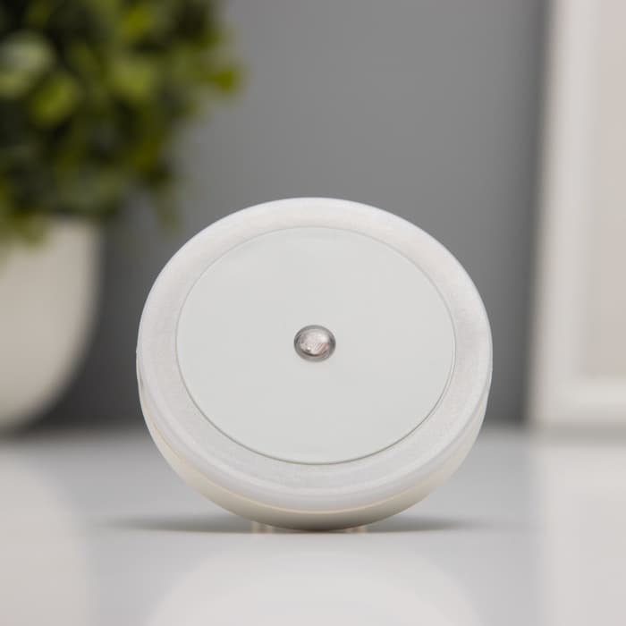 Ночник «Круг» LED реагирует на темноту, белый 6.5×6.5×5 см RISALUX
