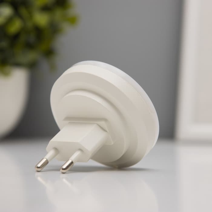 Ночник «Круг» LED реагирует на темноту, белый 6.5×6.5×5 см RISALUX