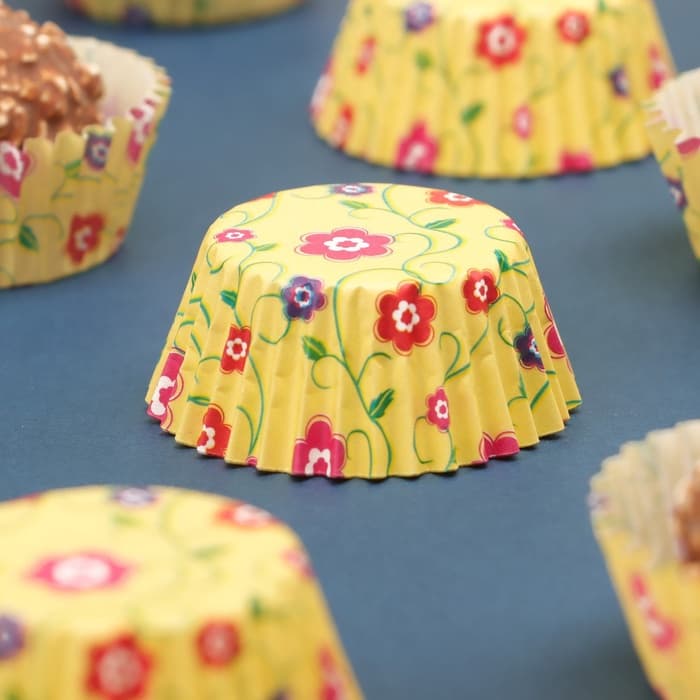 Форма для выпечки и упаковки конфет бумажная UPAK LAND «Цветы», 3.5×2 см, одноразовая, жёлтая