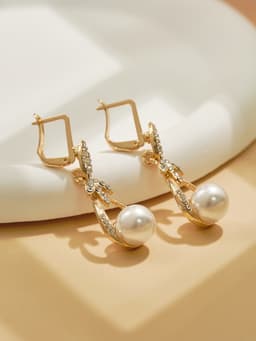 Серьги висячие «Жемчуг Грейс», белые в золоте