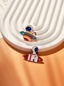 Набор значков (2 шт.) «Космонавты», цветной в золоте