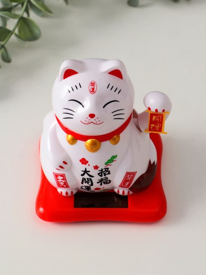 Маятник настольный антистресс «Кот Манэки-нэко спящий», пластик, от солнечной батареи, белый, 9.5×10×9.5 см