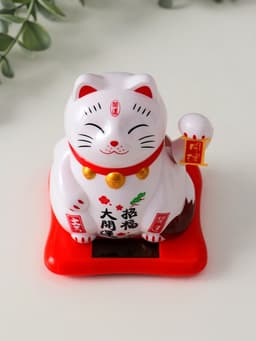 Маятник настольный антистресс «Кот Манэки-нэко спящий», пластик, от солнечной батареи, белый, 9.5×10×9.5 см