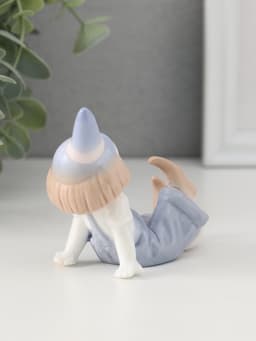 Фигурка керамика «Маленький клоун в колпаке с мячом», 8.5×5×7 см