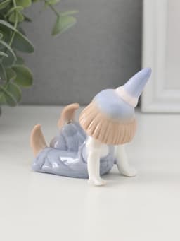 Фигурка керамика «Маленький клоун в колпаке с мячом», 8.5×5×7 см