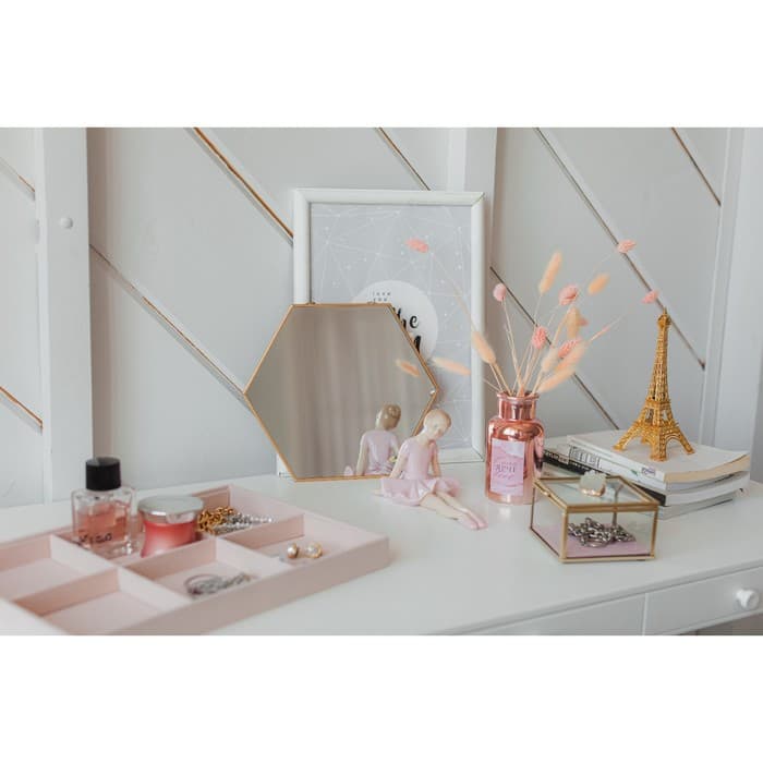 Зеркало настенное «Изящная геометрия», зеркальная поверхность 25×28 см, цвет золотистый