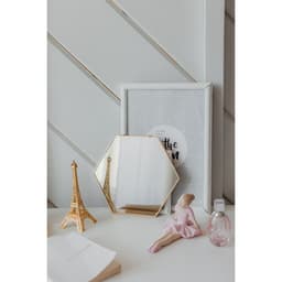 Зеркало настенное «Изящная геометрия», зеркальная поверхность 25×28 см, цвет золотистый