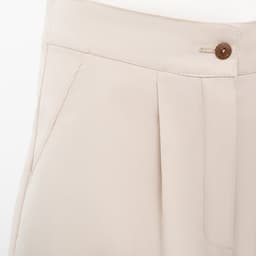 Шорты женские MINAKU: Casual Collection, молочные, размер 42