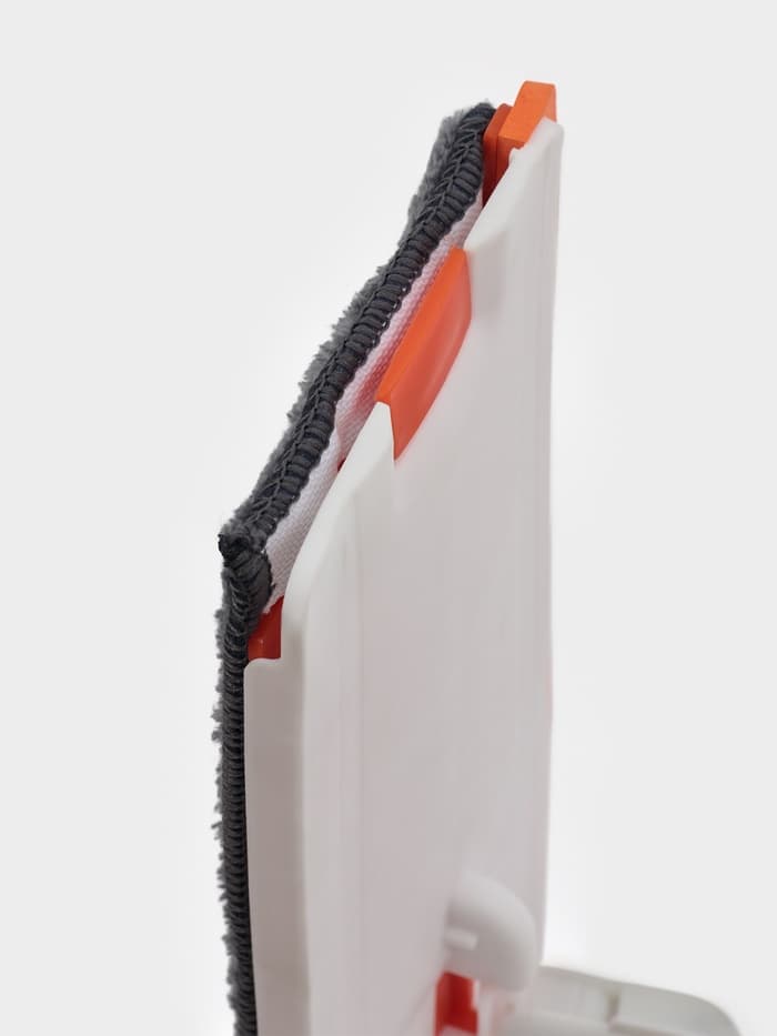 Швабра плоская с вертикальным отжимом и водосгоном Raccoon, стальная ручка, насадка микрофибра, 39×11.5×130 см