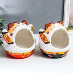 Подставка для мелочей «Манэки-нэко со свитком и колокольчиком», керамика, 21×16×20 см, МИКС