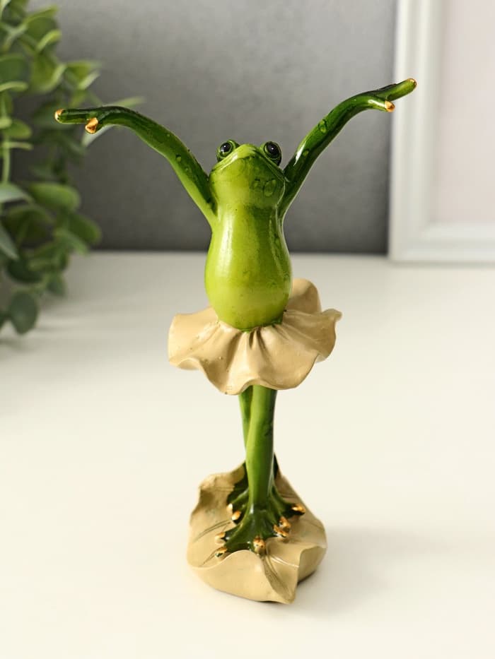 Фигурка полистоун лак «Лягуха балерина: полёт», 17×7×10 см