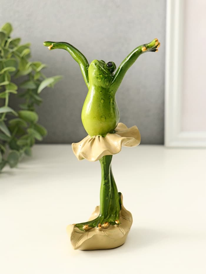 Фигурка полистоун лак «Лягуха балерина: полёт», 17×7×10 см