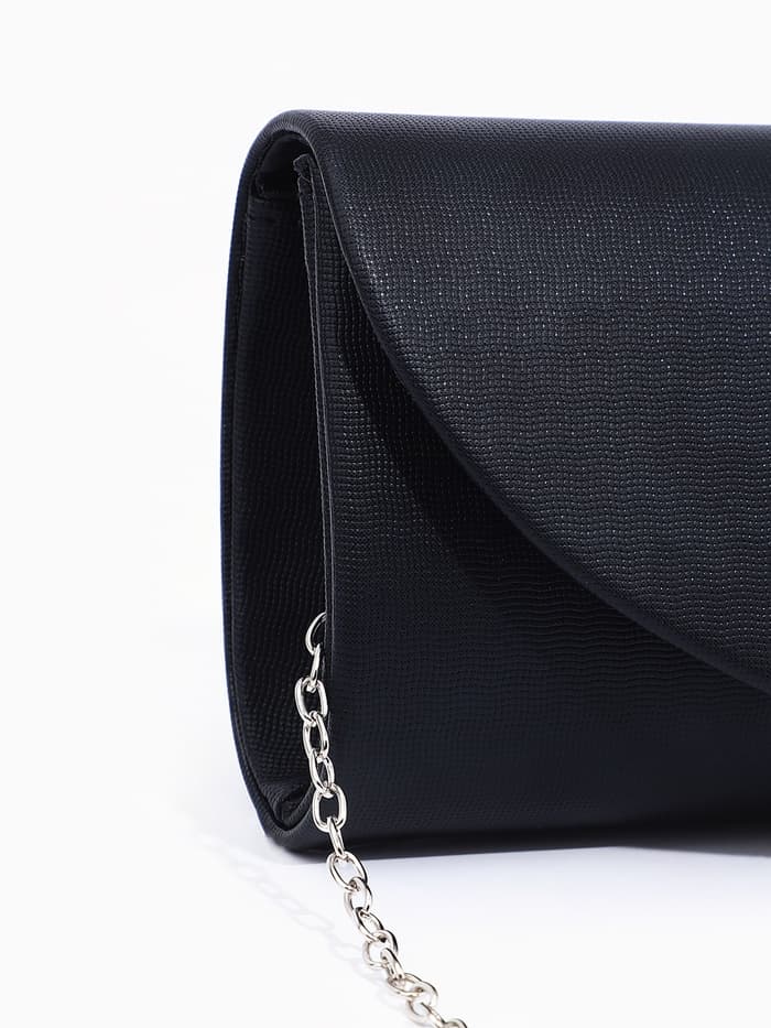 Сумка-клатч вечерняя на магните, на серебристой цепочке, чёрная