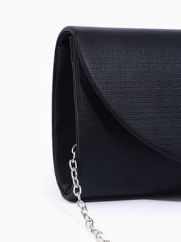 Сумка-клатч вечерняя на магните, на серебристой цепочке, чёрная