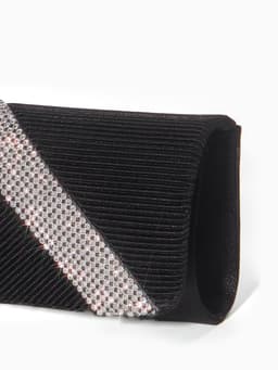 Сумка-клатч вечерняя на магните, на длинной цепочке, с серебристой вставкой, чёрная