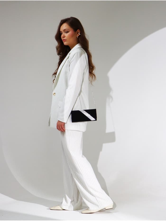 Сумка-клатч вечерняя на магните, на длинной цепочке, с серебристой вставкой, чёрная