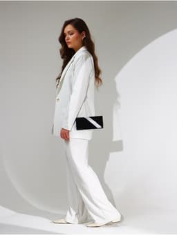 Сумка-клатч вечерняя на магните, на длинной цепочке, с серебристой вставкой, чёрная