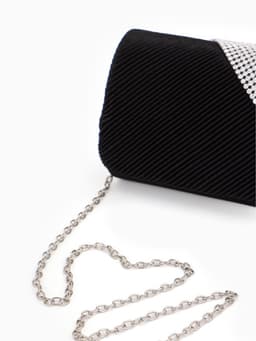 Сумка-клатч вечерняя на магните, на длинной цепочке, с серебристой вставкой, чёрная