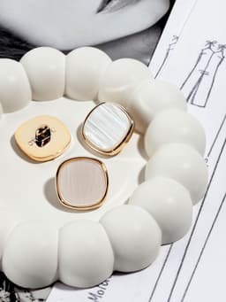 Набор пластиковых пуговиц на ножке, d=23 мм, 5 шт., цвет белый