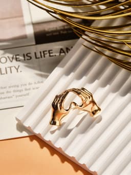 Брошь «Любящие руки», цвет золото