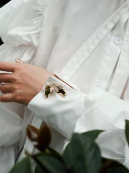 Брошь «Любящие руки», цвет золото