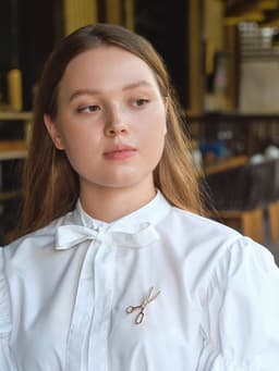 Брошь «Ножницы», белая в золоте